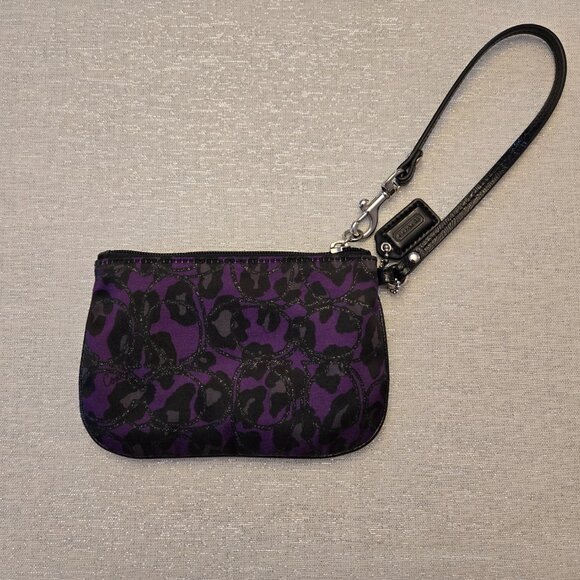 Coach Poppy Daisy Ocelot Purple Canvas & Black Leather Wristlet & Dust Bag NWOT - Picture 2 of 5